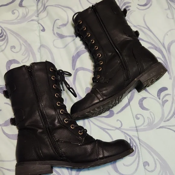 Women's Black Lace-Up Boots - Picture 2 of 6
